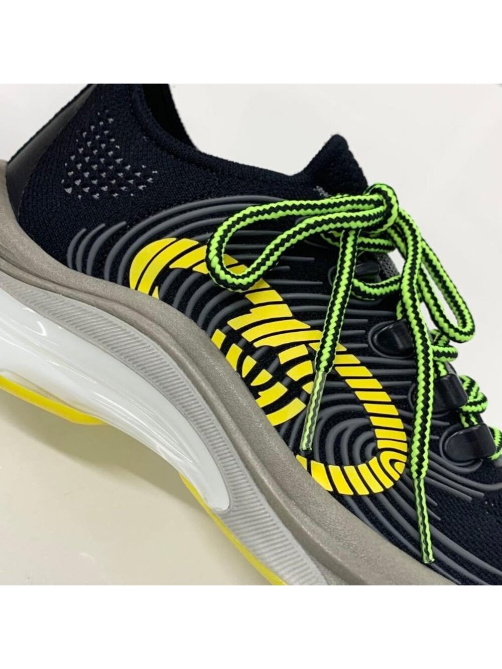 Gucci RUN Interlocking G Logo Sneakers - Picture 9 of 10